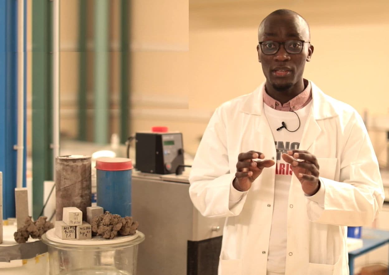 Présentation d'éprouvettes au laboratoire